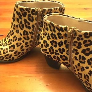 VIONIC Leopard Ankle Booties